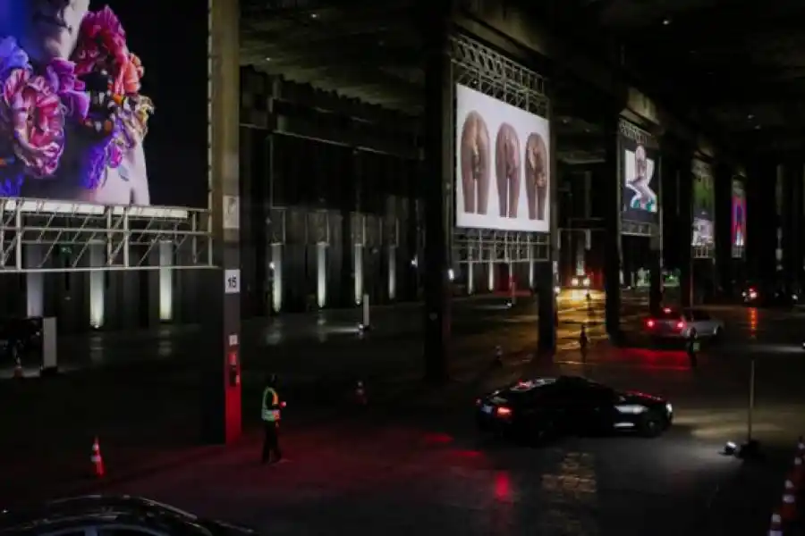 EN SAN PABLO (BRASIL). Son 18 murales de 10 metros de ancho por cinco de alto los que están instalados donde funcionó una fábrica metalúrgica. 