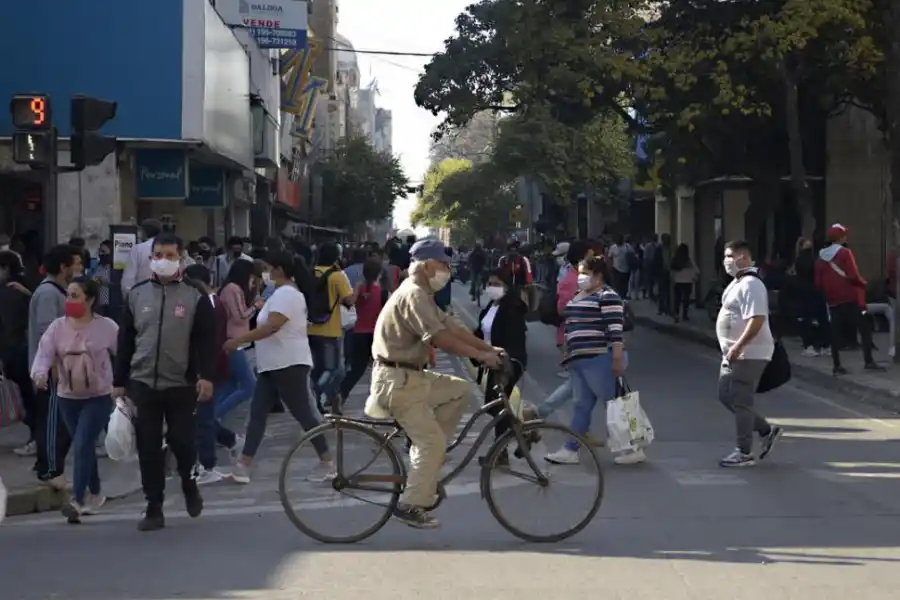 LA CITY. La zona bancaria y las peatonales concentran el mayor tránsito. la gaceta / fotos de franco vera 