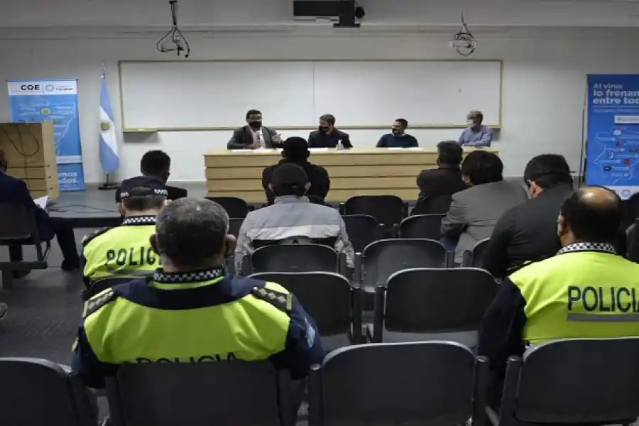 Hay que evitar la circulación comunitaria para impedir que colapse el sistema sanitario