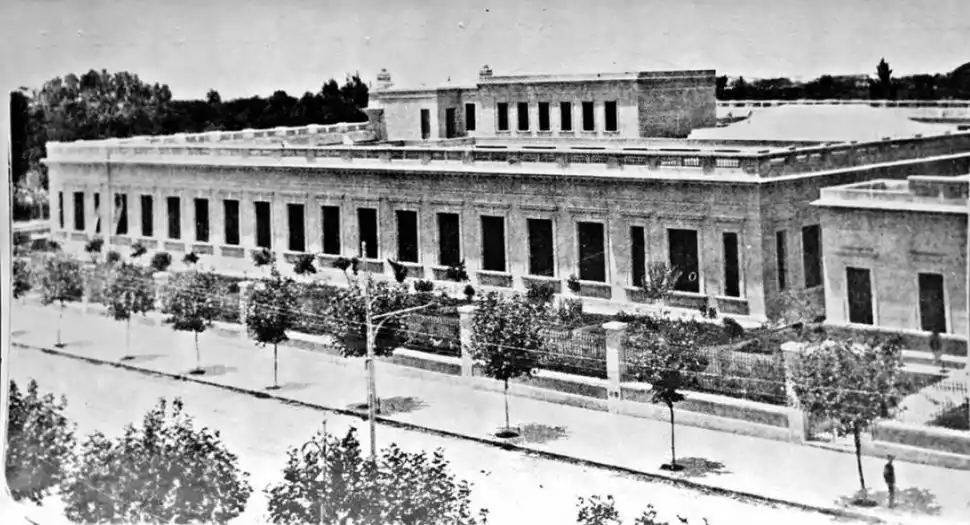 EN 1916. A dos años de comenzar a funcionar en su actual sede. 