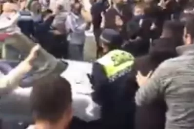 Denuncian a dueños de bares por incidentes durante una caravana en el centro
