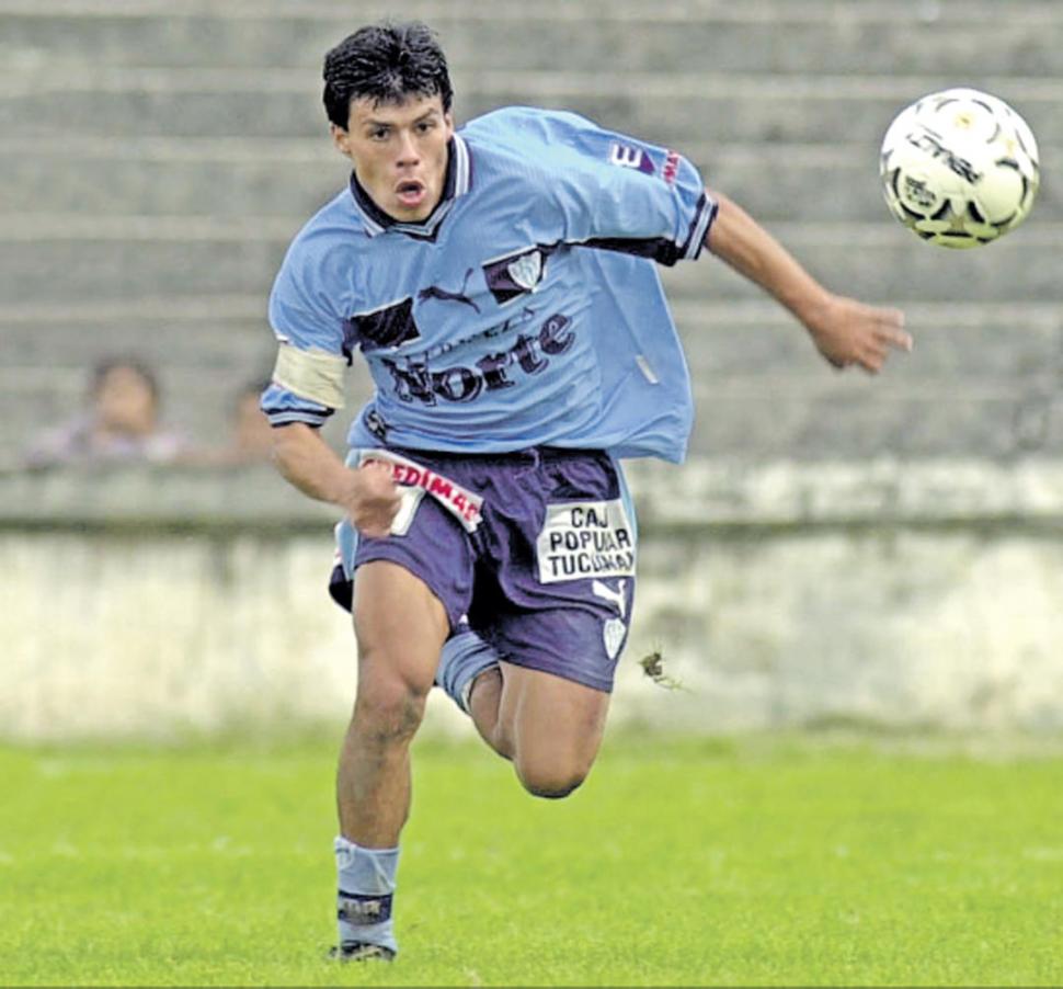 CON LA DE ATLÉTICO. Saavedra jugó en varios clubes pero su equipo favorito siempre fue el “Decano”, donde tuvo dos ciclos.  