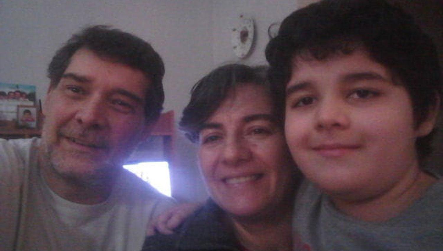 EN FAMILIA. Junto a su esposa, Graciela, y el pequeño Rodrigo, de nueve años. 