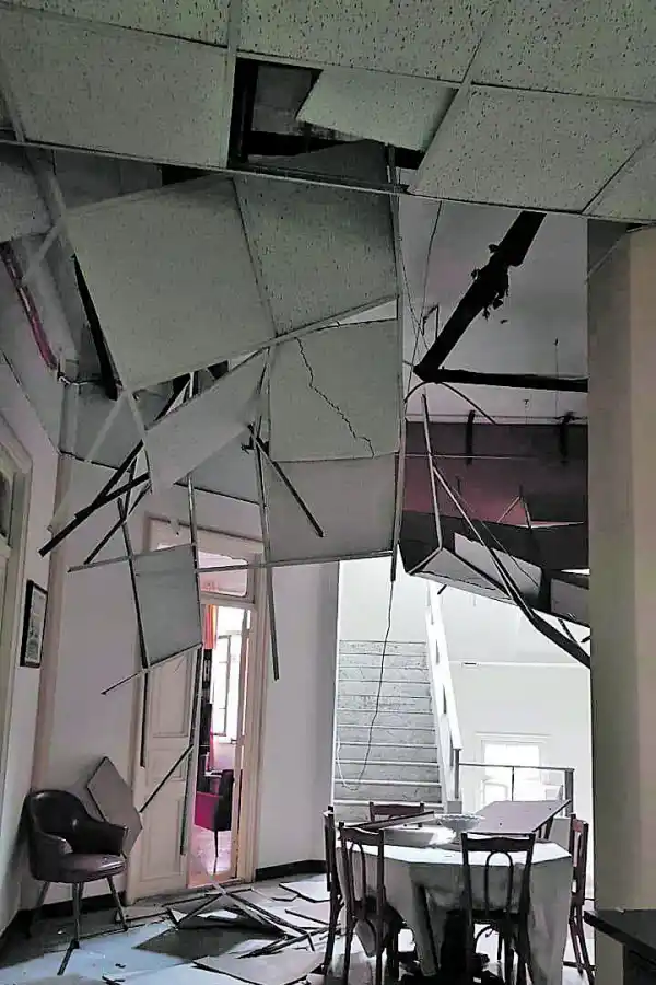 La casa de Yammine casi en ruinas por la explosión.