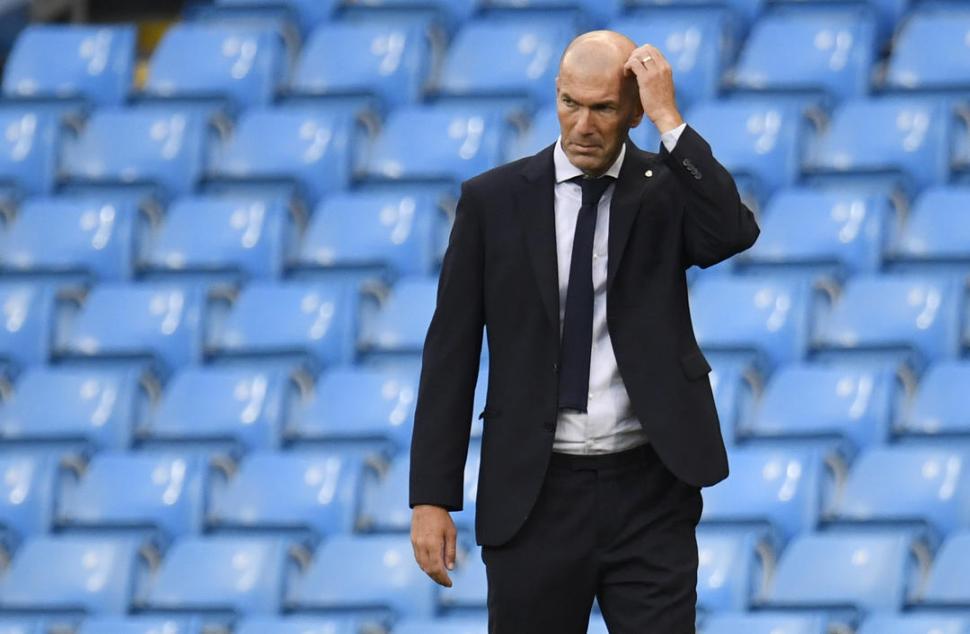 SIN RESPUESTAS. El rostro de Zidane tiene incertidumbre tras la eliminación. reuters