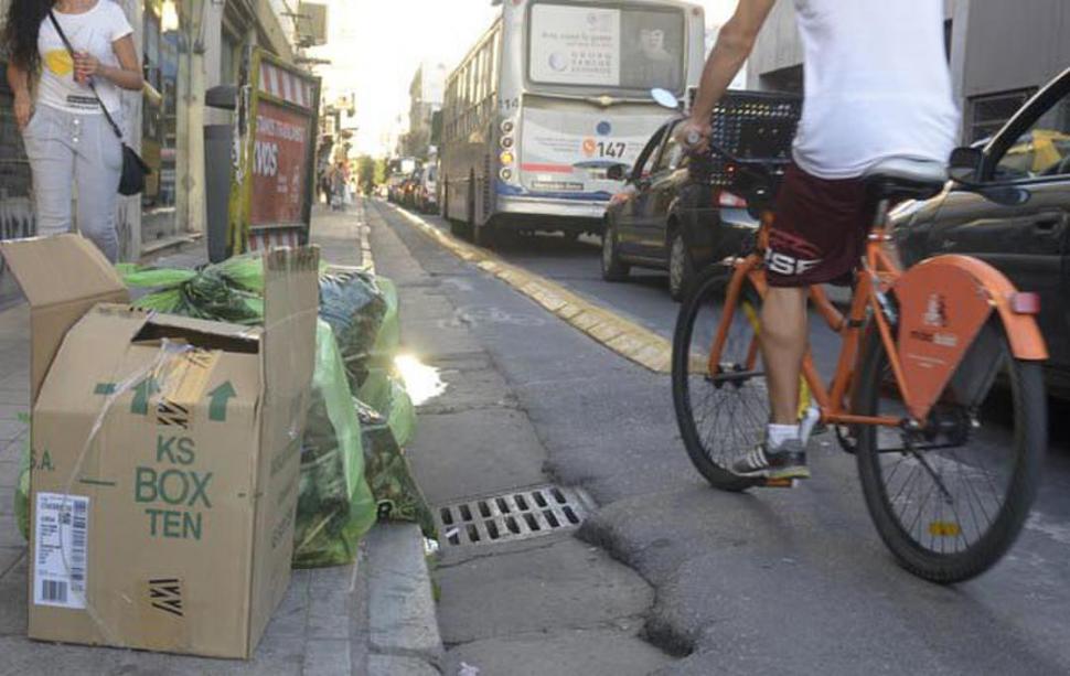 ROSARIO. Las angostas calles del centro rosarino no fueron un impedimento para que se hicieran ciclovías.