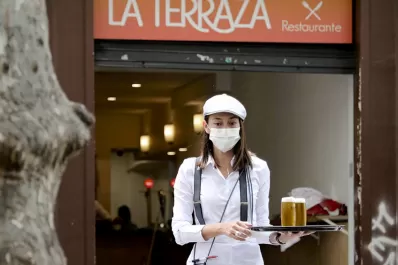 España: consideran que el rebrote de contagios de covid-19 está controlado