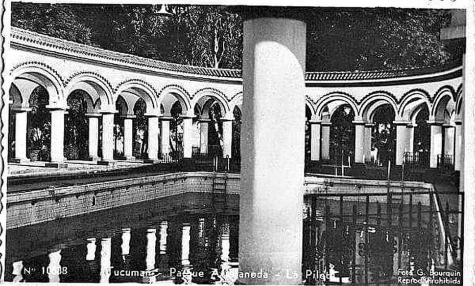 EL PILETÓN. En la década del 60 todavía funcionaba como un natatorio público, en el parque Avellaneda.