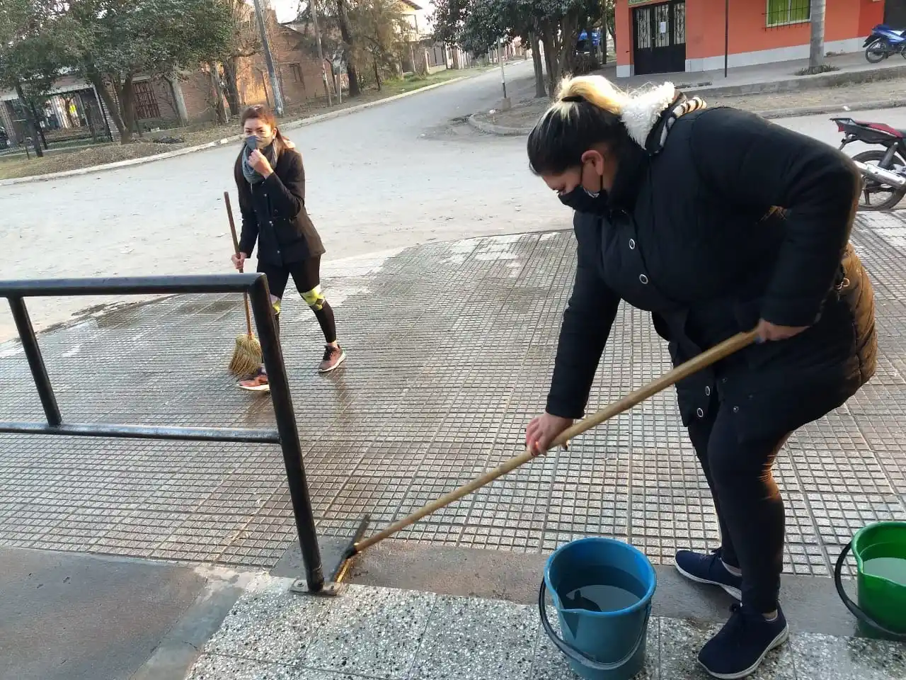 Limpieza y desinfección en la comuna de El Chañar