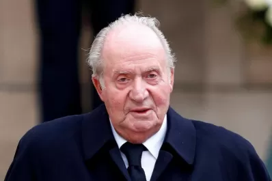 La huida del Juan Carlos I: en España crece el reclamo contra la monarquía