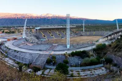 Comenzaron a reparar el estadio Bicentenario de Catamarca