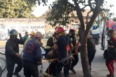 Una mujer de 76 años cayó a un pozo ciego de varios metros y pudo ser rescatada