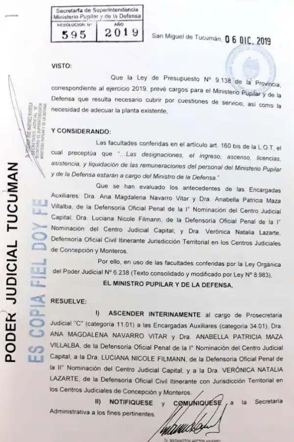 FACSÍMILES DE LAS RESOLUCIONES. El primer ascenso que Navarro Dávila dio a su hija. 