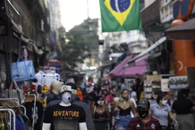 Más de 52.000 casos y 1.271 muertos por covid-19 en la última jornada en Brasil