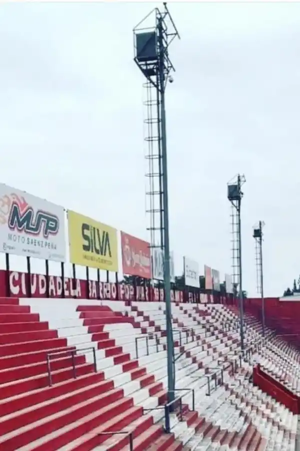 NO VAN MÁS. Las torres de iluminación desaparecerán del lugar en el que están. 