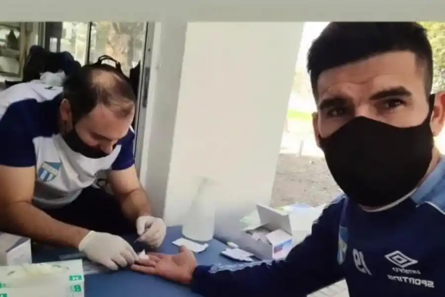 SEGUNDO TEST. Toledo se somete al análisis serológico antes del entrenamiento.