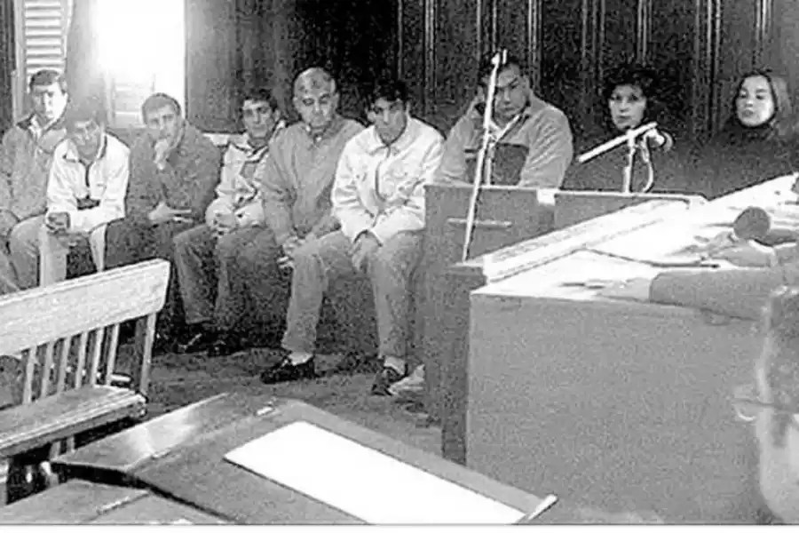TODOS LOS ACUSADOS. Los nueve imputados en la primera audiencia del juicio que se inició en junio de 2004.
