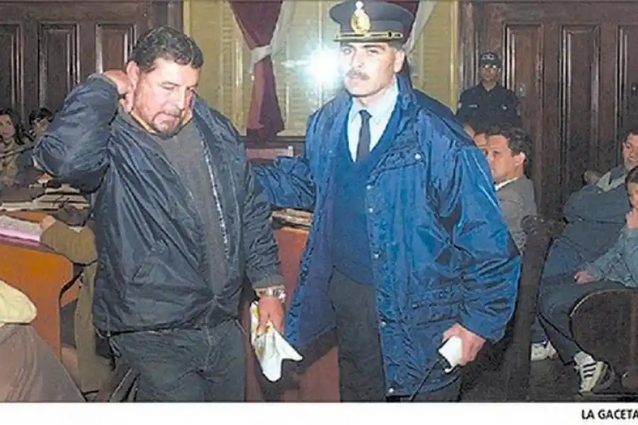 AL CALABOZO. Armando Ponce, uno de los policías cuestionados por no haber auxiliado a Caro cuando estaba herido.