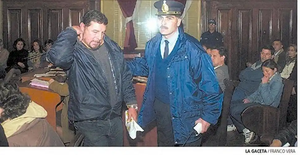 AL CALABOZO. Armando Ponce, uno de los policías cuestionados por no haber auxiliado a Caro cuando estaba herido.