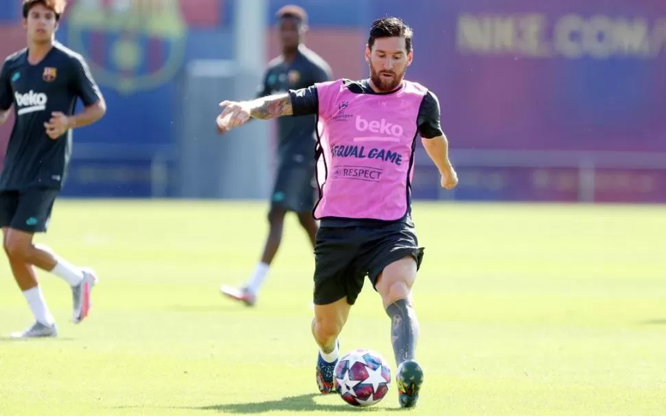 TODAS LAS PILAS. Messi ya empezó a “jugar” el partido del viernes frente a Bayern Múnich.  