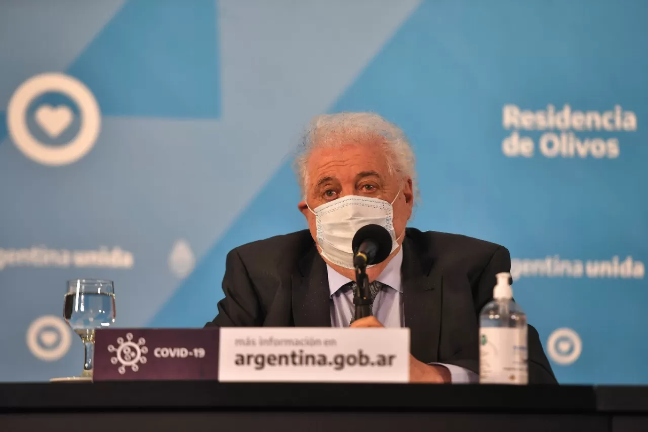 EN OLIVOS. Ginés González García, ministro de Salud, durante una conferencia de prensa. Foto de Télam