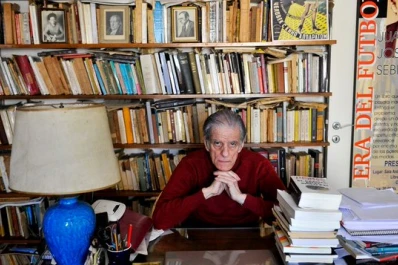 El escritor Juan José Sebreli está internado por coronavirus