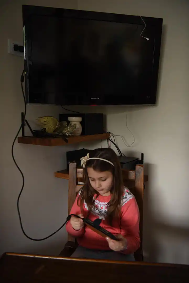 SUSTO. La radiografía de Maitena mostró que se había tragado un tornillo. Por suerte pasó rápido el esófago y luego lo despidió.