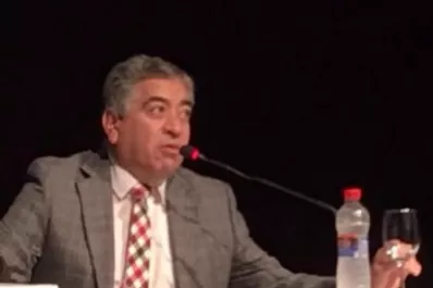 Hijas de dos autoridades logran iguales ascensos