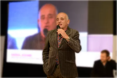 BienalSur 2021: conferencia “Pensar futuros posibles”