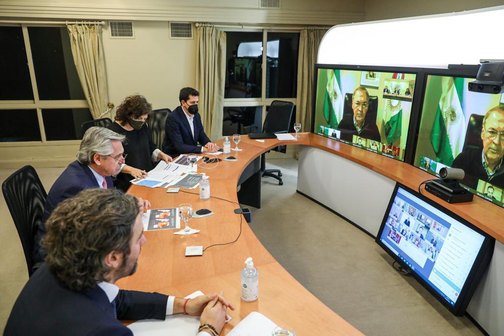 Antes de anunciar una nueva etapa de la cuarentena, Alberto mantuvo una videoconferencia con Manzur