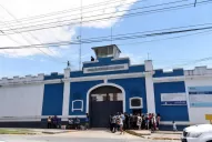 Denuncian el tráfico de celulares en el penal de Villa Urquiza