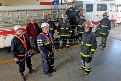 Alertan a la gente para que no contribuyan con los bomberos voluntarios de los semáforos: son falsos