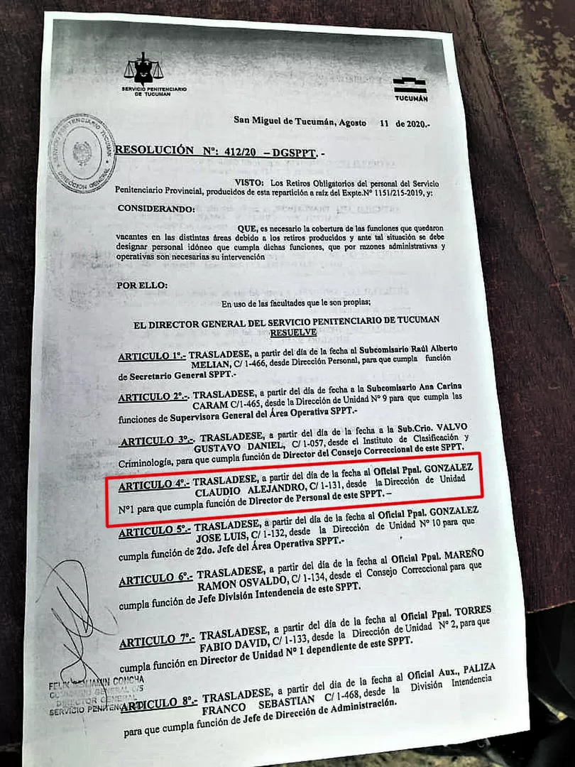 UNA COPIA. La resolución donde se ordenó que el oficial Claudio González ocupe del cargo de Director del Personal del Servicio Penitenciario Provincial. 