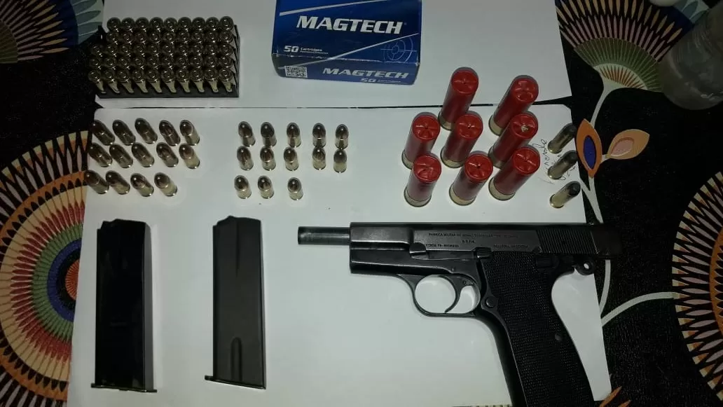 SECUESTRO. Armas y municiones encontrados en las viviendas de los Carrión, según la Policía. Foto: Ministerio de Seguridad