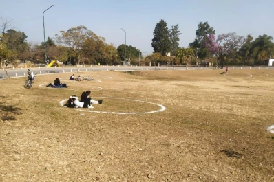 Con círculos para mantener la distancia y media calzada abierta, así estuvo esta tarde Yerba Buena