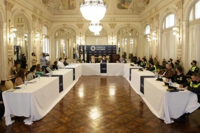 Manzur pidió endurecer los controles y bajar la circulación de personas