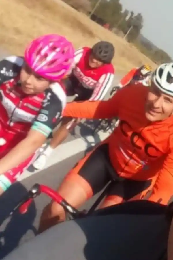 EN LA RUTA. Padre e hija frecuentan las rutas provinciales en sus entrenamientos.