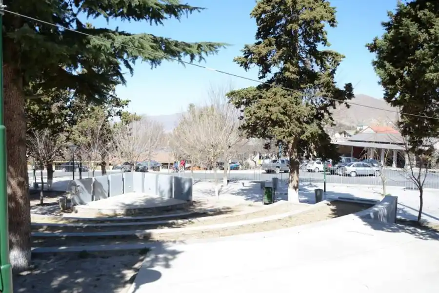 La plaza de Tafí del Valle amaneció vallada.