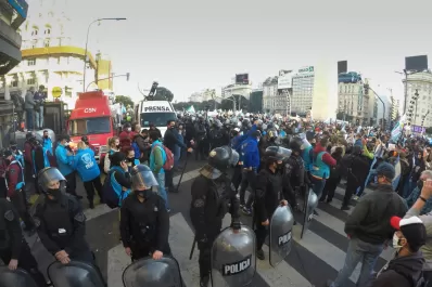 En el Obelisco protestaron contra la reforma judicial y el aislamiento