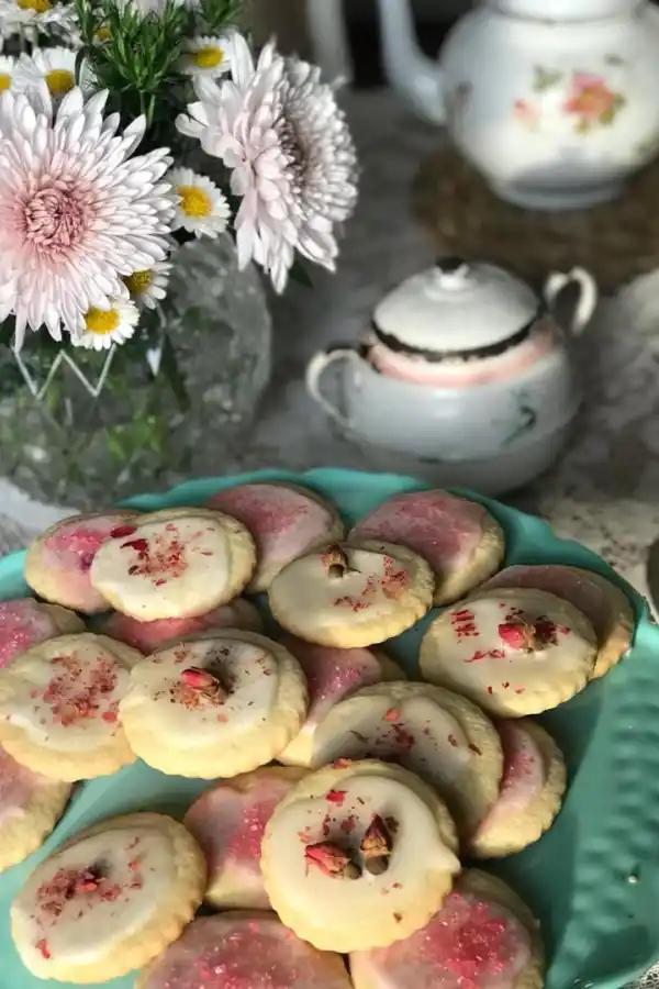 ENTRADAS. Con salsas y agregados de hierbas frescas y flores las verduras adquieren mayor protagonismo. Créditos: @muy_fer_.