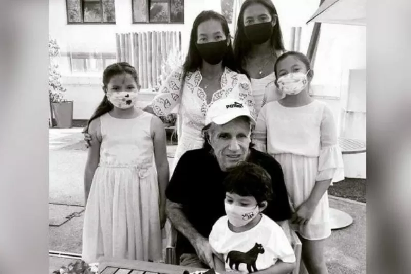 Vilas se mostró con su familia en el festejo de su cumpleaños 68