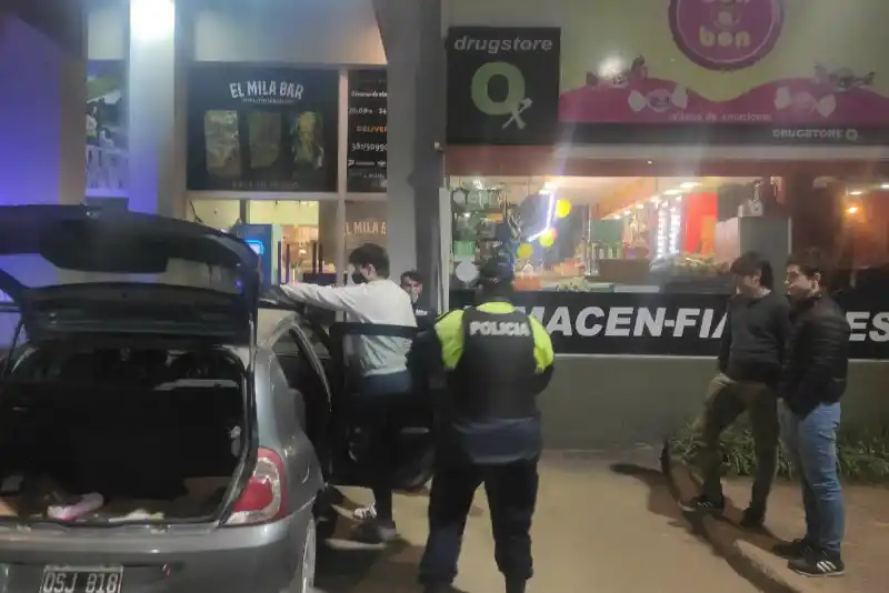 Yerba Buena: personas aprehendidas y bares clausurados por violar el aislamiento