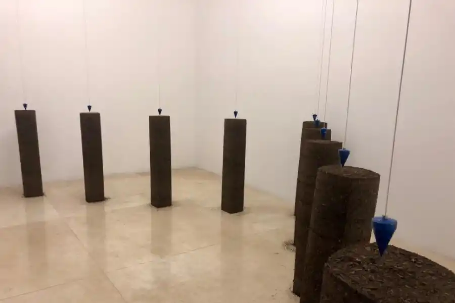 “SIN OFICIO”. En el Malba, cuenta con un manual para su montaje. 