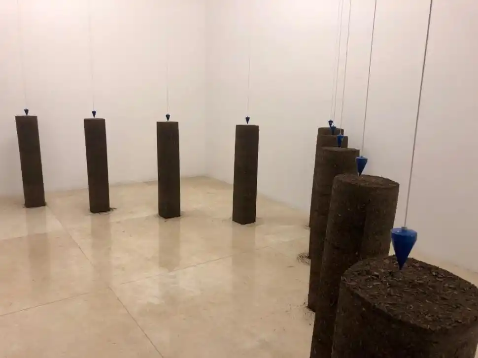 “SIN OFICIO”. En el Malba, cuenta con un manual para su montaje. 