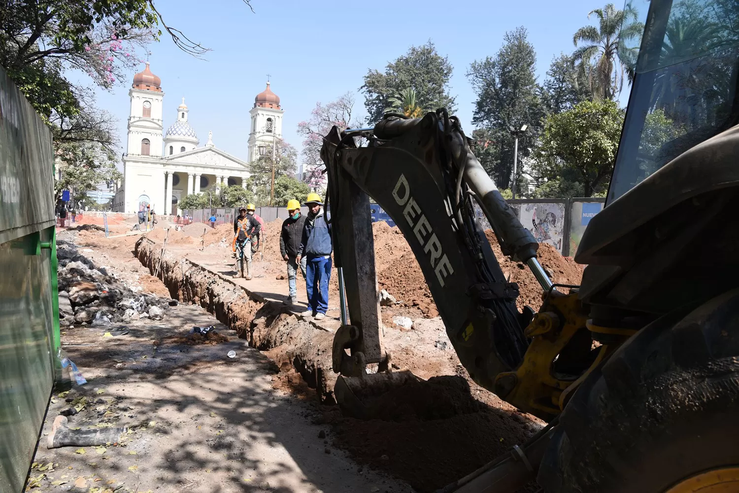 Plaza Independencia: sigue cortado el tránsito en Laprida primera cuadra por las obras de excavación