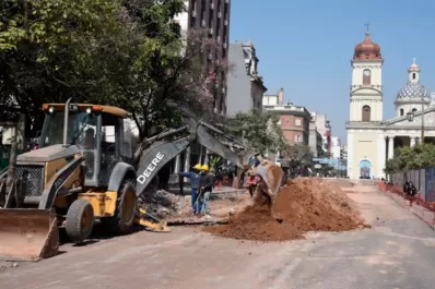 El tránsito por Laprida, frente a la plaza Independencia, estará cortado hasta la semana próxima