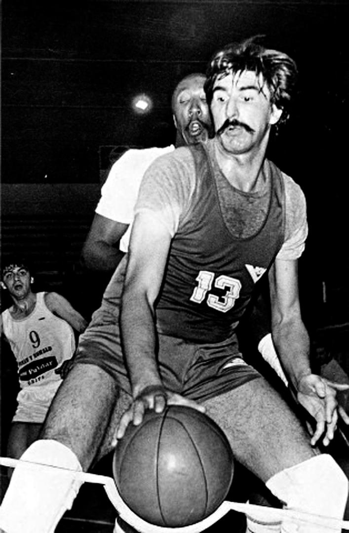 CAUDILLO. “Checha” Figueroa fue uno de los ídolos del basquetbol tucumano. 