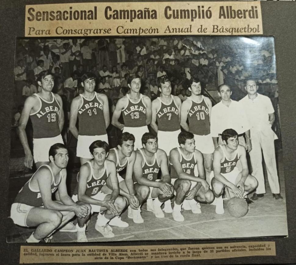 JERARQUÍA. En la foto, uno de las formaciones de Juan Bautista Alberdi que arrasó con los títulos en la década del 70.