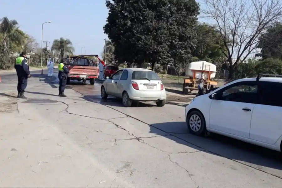 Verifican el ingreso a la comuna de Santa Ana.