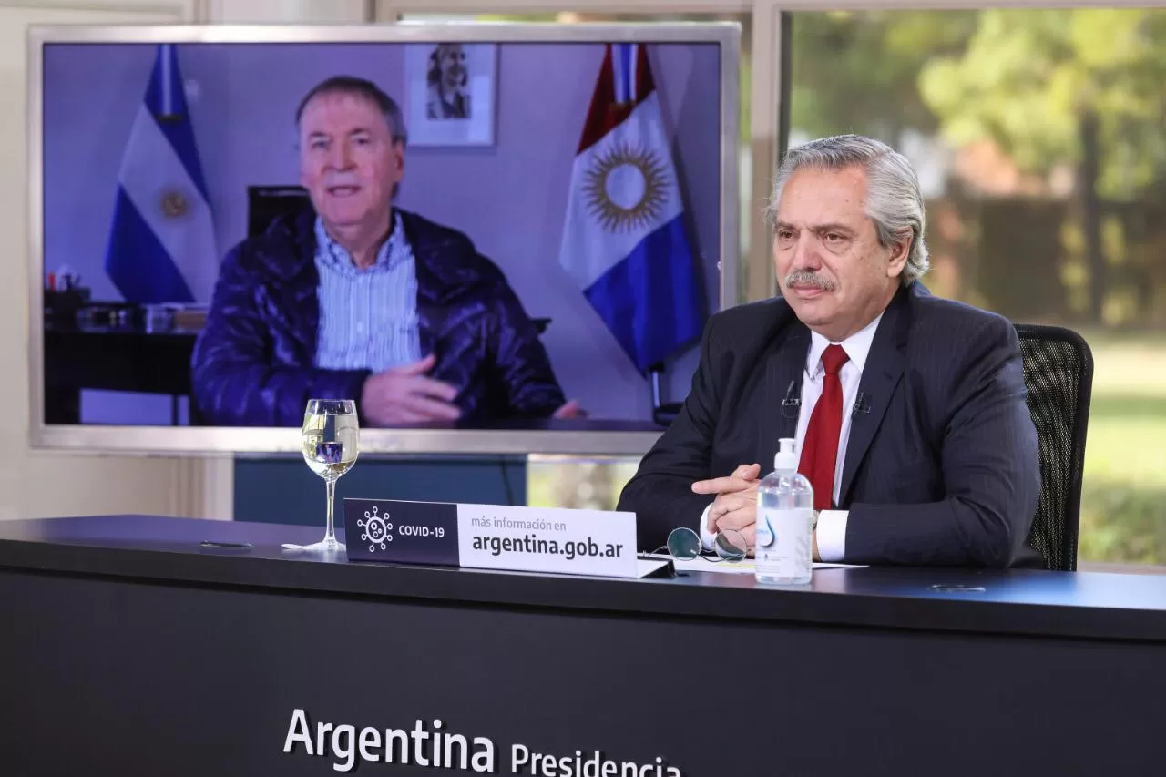 CON LOS GOBERNADORES. Fernández habló con los mandatarios de esas provincias mediante videoconferencia.